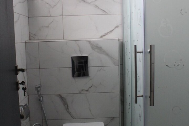Room 16 of 62