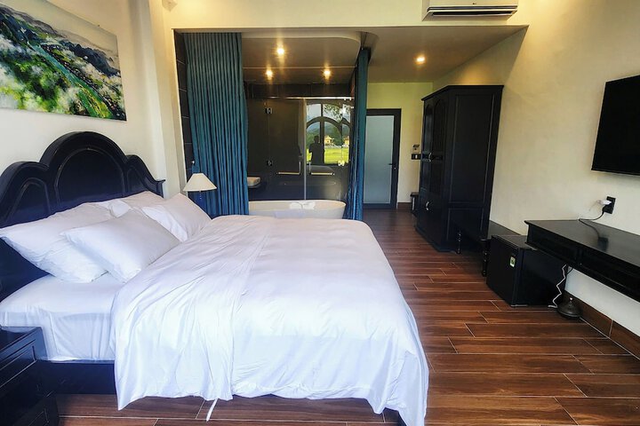 Room 4 of 20