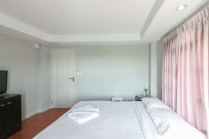 Room 15 of 28