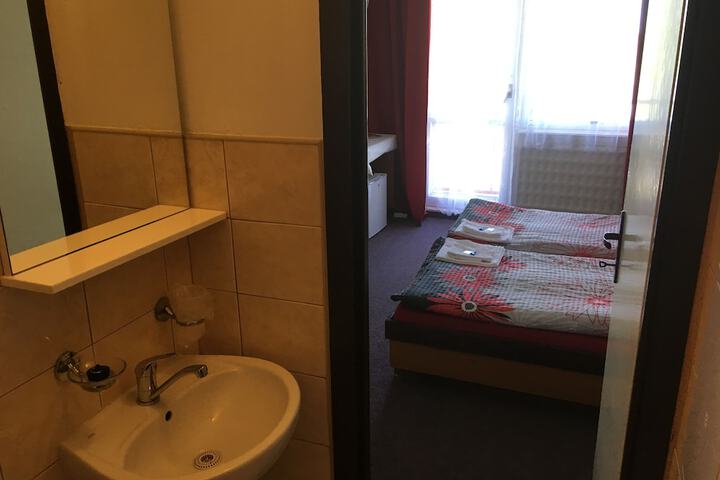 Room 11 of 76