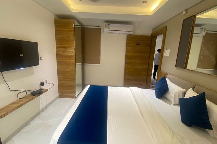 Room 5 of 13