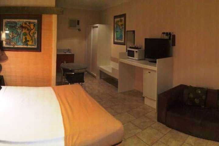 Room 7 of 32