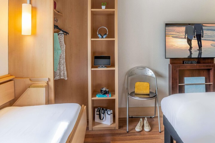 Room 9 of 65