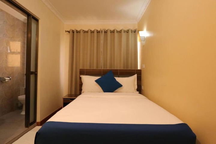 Room 3 of 38