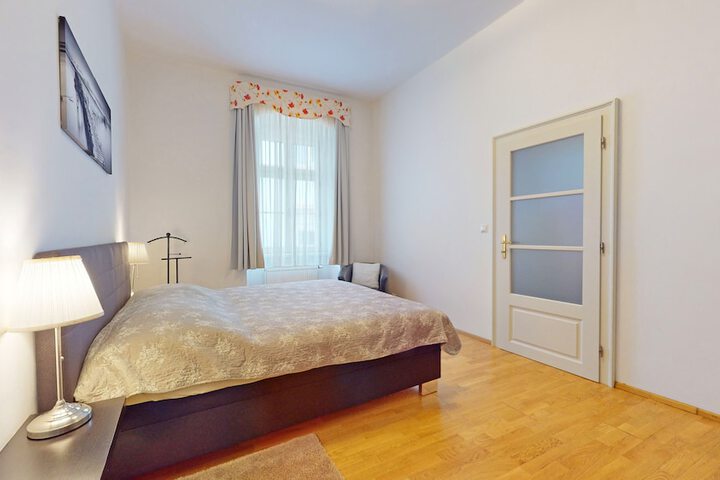 Room 6 of 31