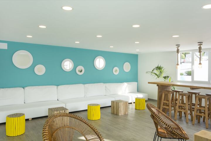 Entrance & Lobby