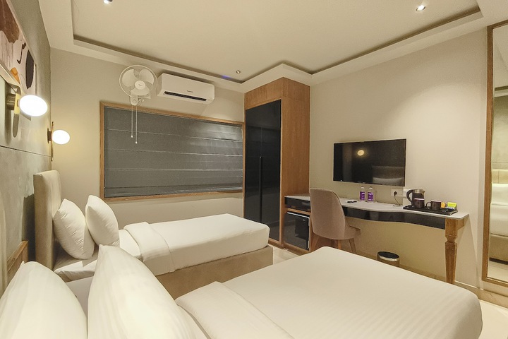 Room 27 of 46