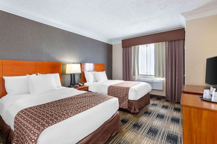 2 Double Beds Larger Room Table and Chairs Refrigerator, Continental Breakfast (4 of 8)