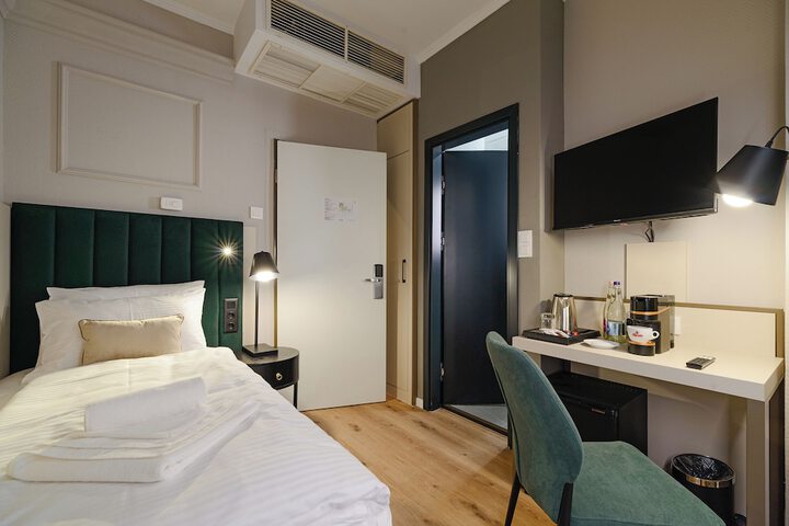 Room 21 of 95