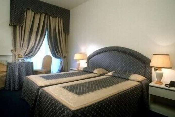 Room 5 of 19