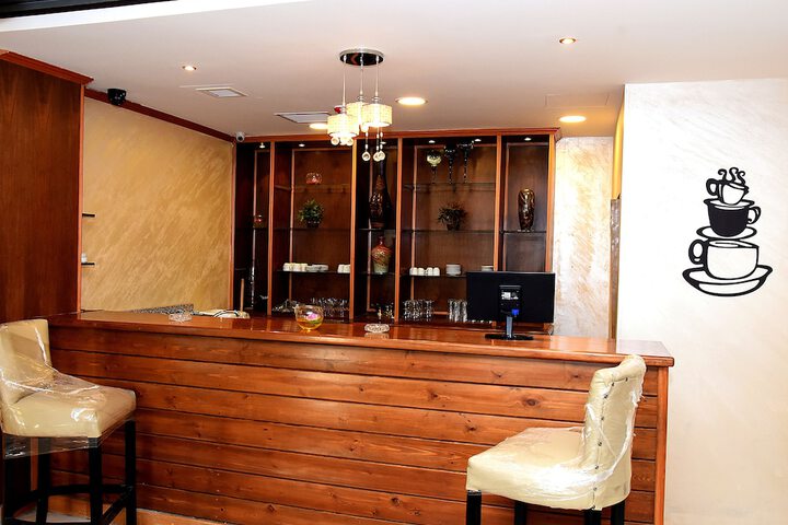 Lounge 53 of 99
