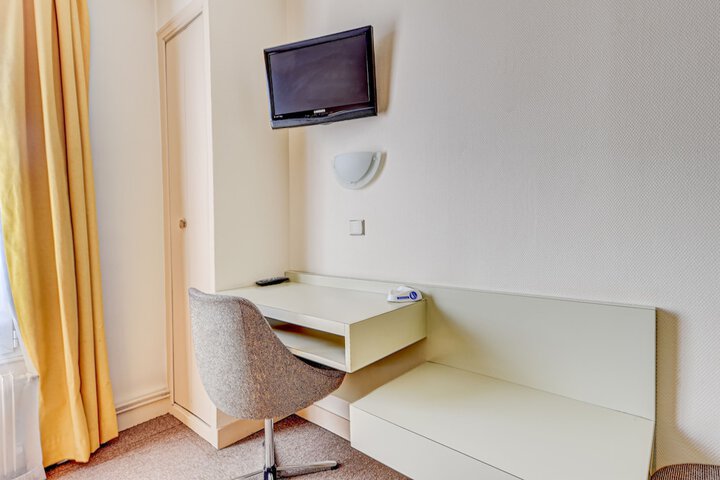 Room 4 of 44