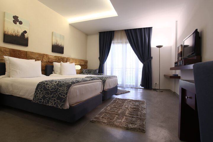 Room 27 of 88