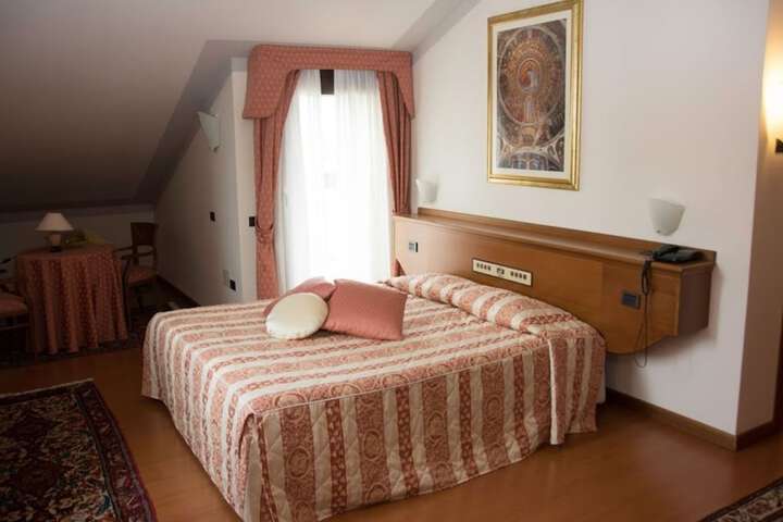 Room 5 of 54