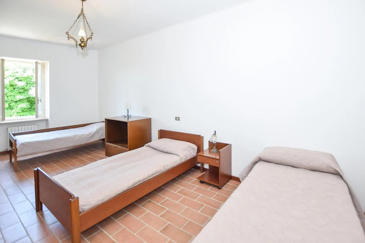 Room 5 of 17