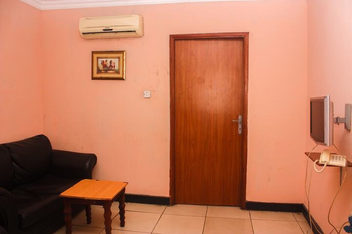 Room 28 of 35