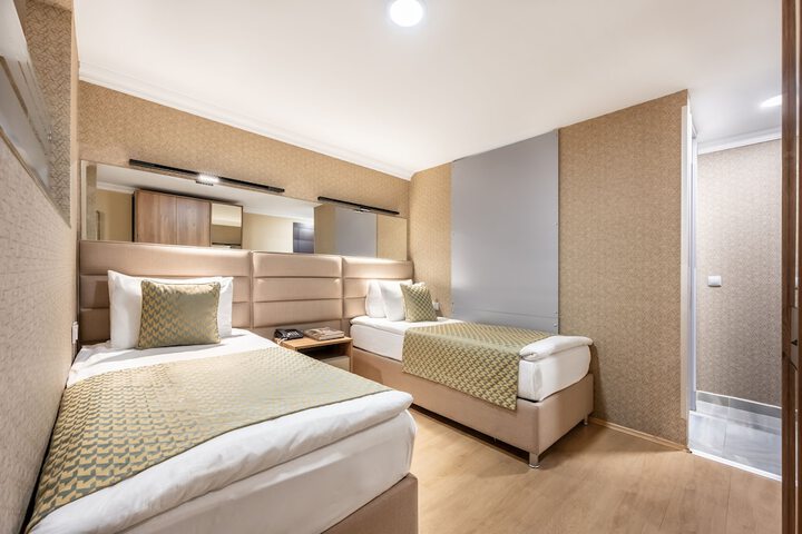 Room 43 of 120