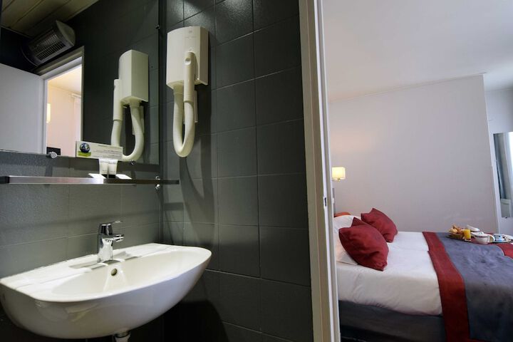 Room 30 of 40