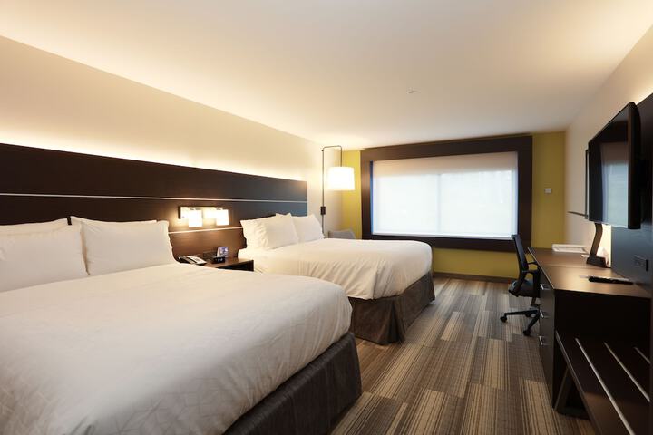 2 Queen Beds Accessible (4 of 8)