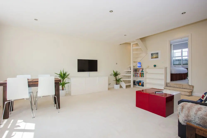 Image of Stylish 2 Bedroom Flat in Prime Kensington
