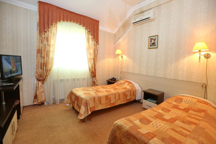 Room 10 of 24