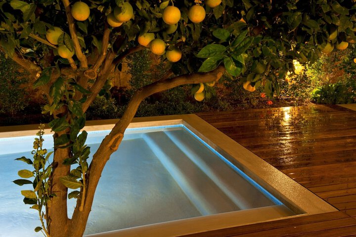 Hotel with Pool