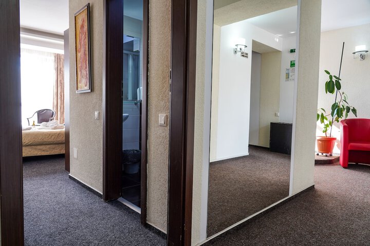 Ballroom/Hall 39 of 46