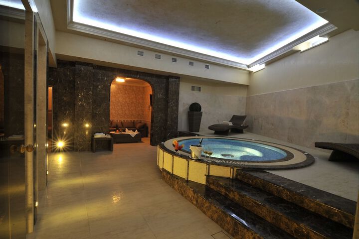 Spa 41 of 64