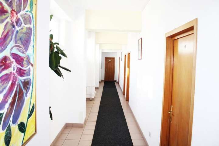 Ballroom/Hall 40 of 44