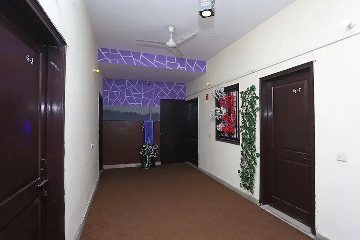 Room 9 of 13