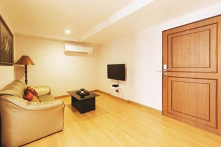 Room 10 of 11
