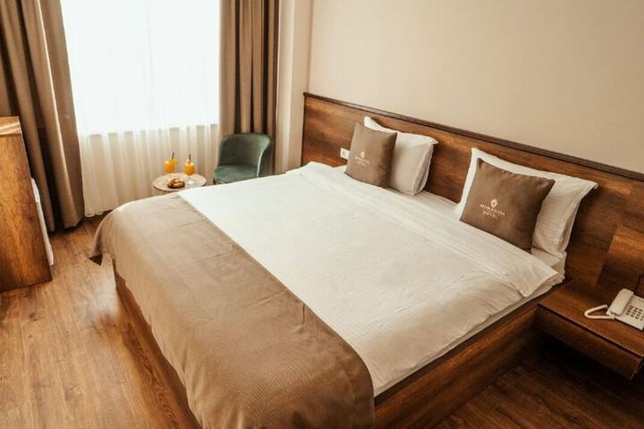 Room 9 of 10