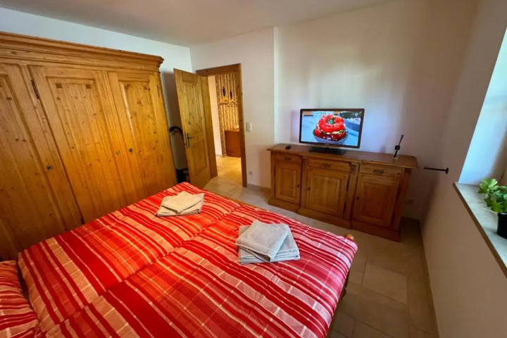 Room 1 of 10