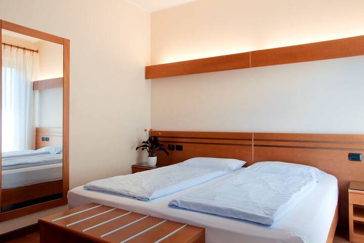 Room 6 of 70
