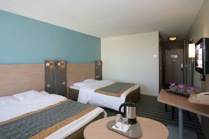 Room 3 of 115