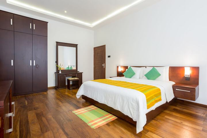 Room 5 of 33