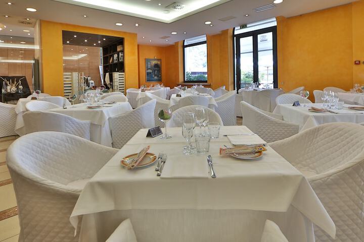 Dining 64 of 82