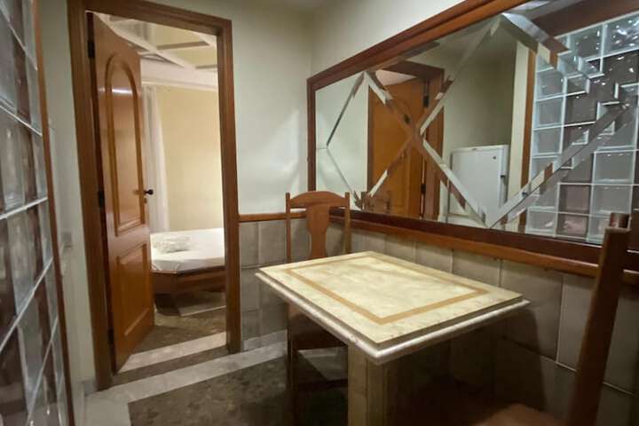 Room 4 of 9