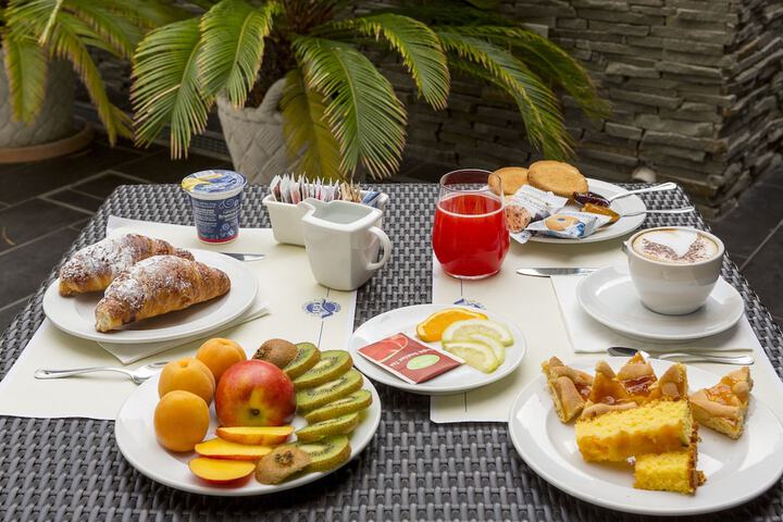 Breakfast/Coffee Service 44 of 75