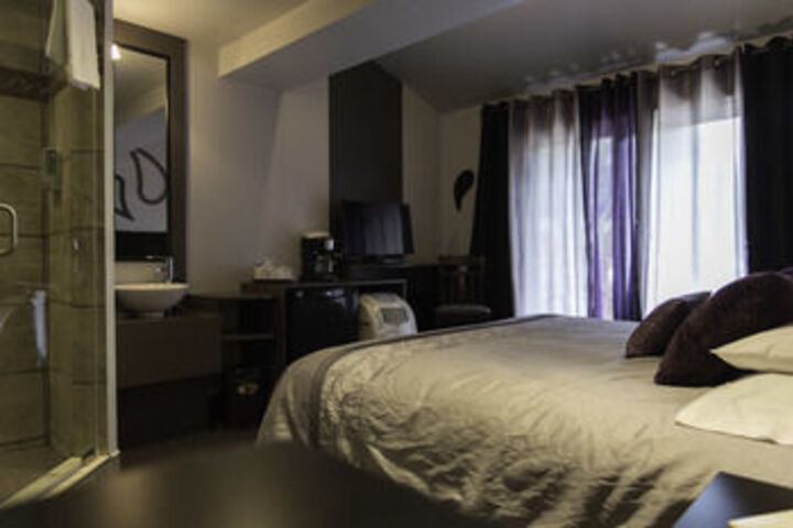 Room 33 of 54