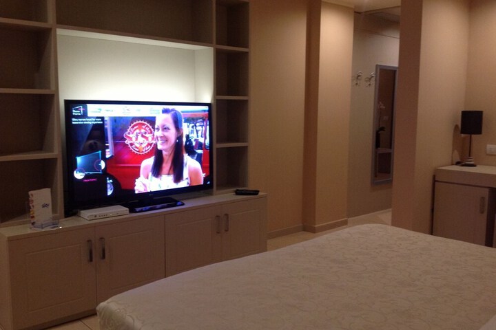 Room 6 of 44