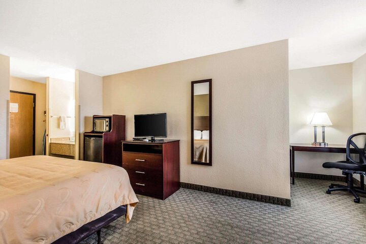 1 King Bed (2 of 8)