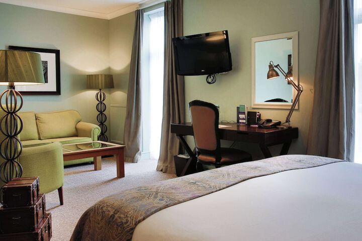 Room 25 of 108