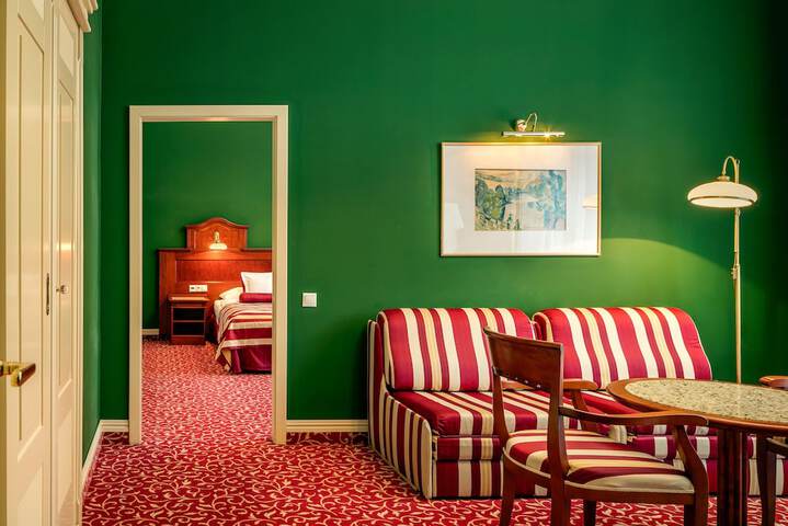 Room 4 of 42