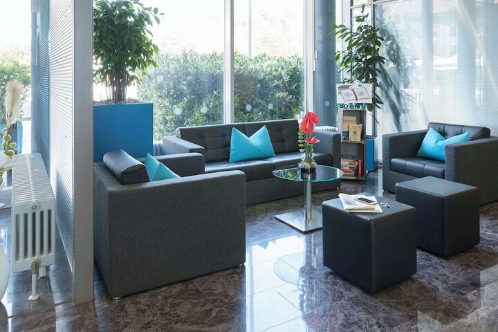 Entrance & Lobby