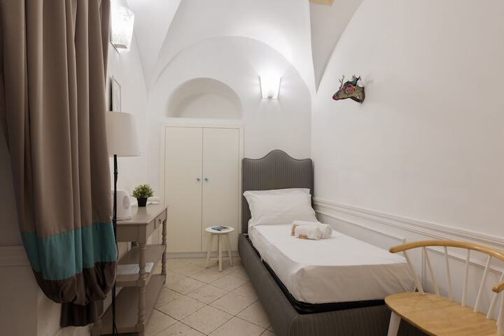 Room 25 of 41
