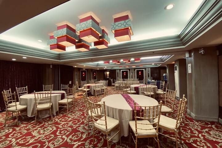Ballroom/Hall 127 of 139