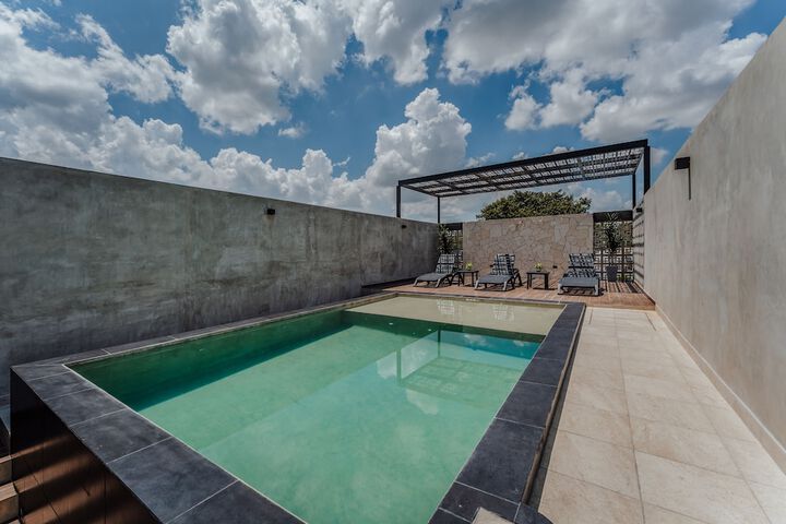 Pool 31 of 34