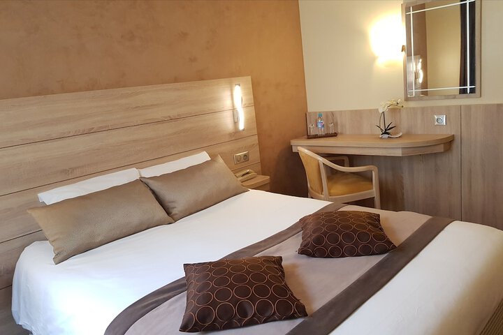 Room 6 of 75