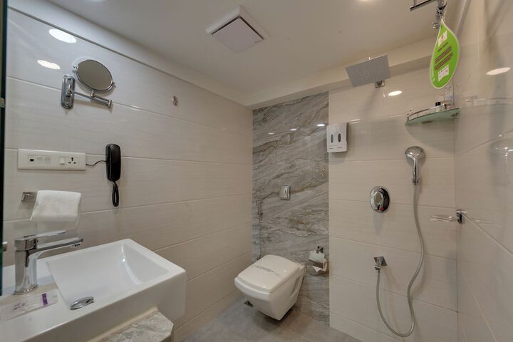 Room 32 of 46